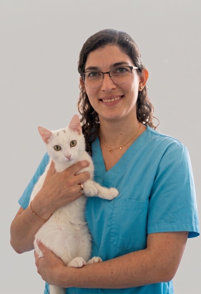 Coralie, auxiliaire spécialisée vétérinaire à la Clinique Vétérinaire de l'Afferage